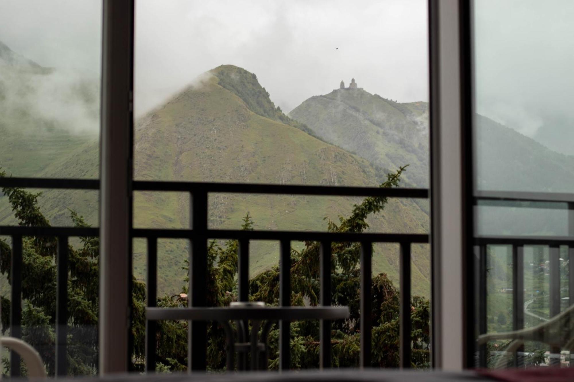 Planet Kazbegi Hotel ภายนอก รูปภาพ