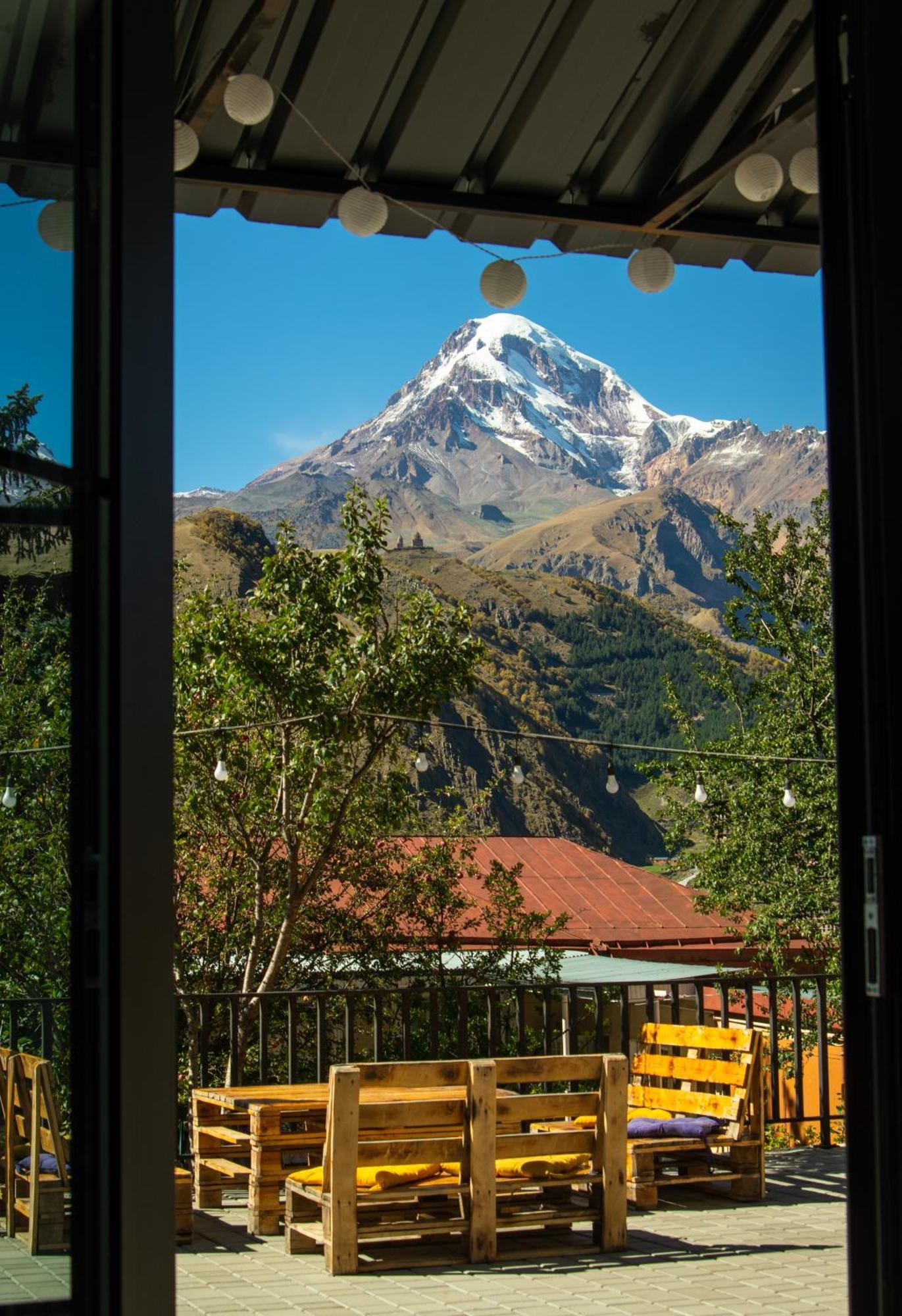 Planet Kazbegi Hotel ภายนอก รูปภาพ