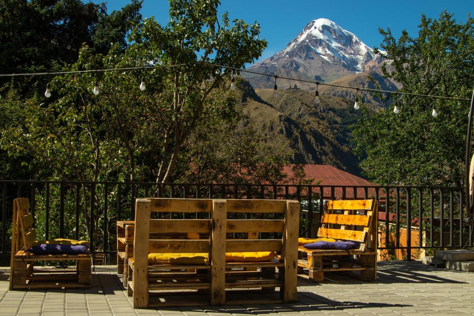 Planet Kazbegi Hotel ภายนอก รูปภาพ