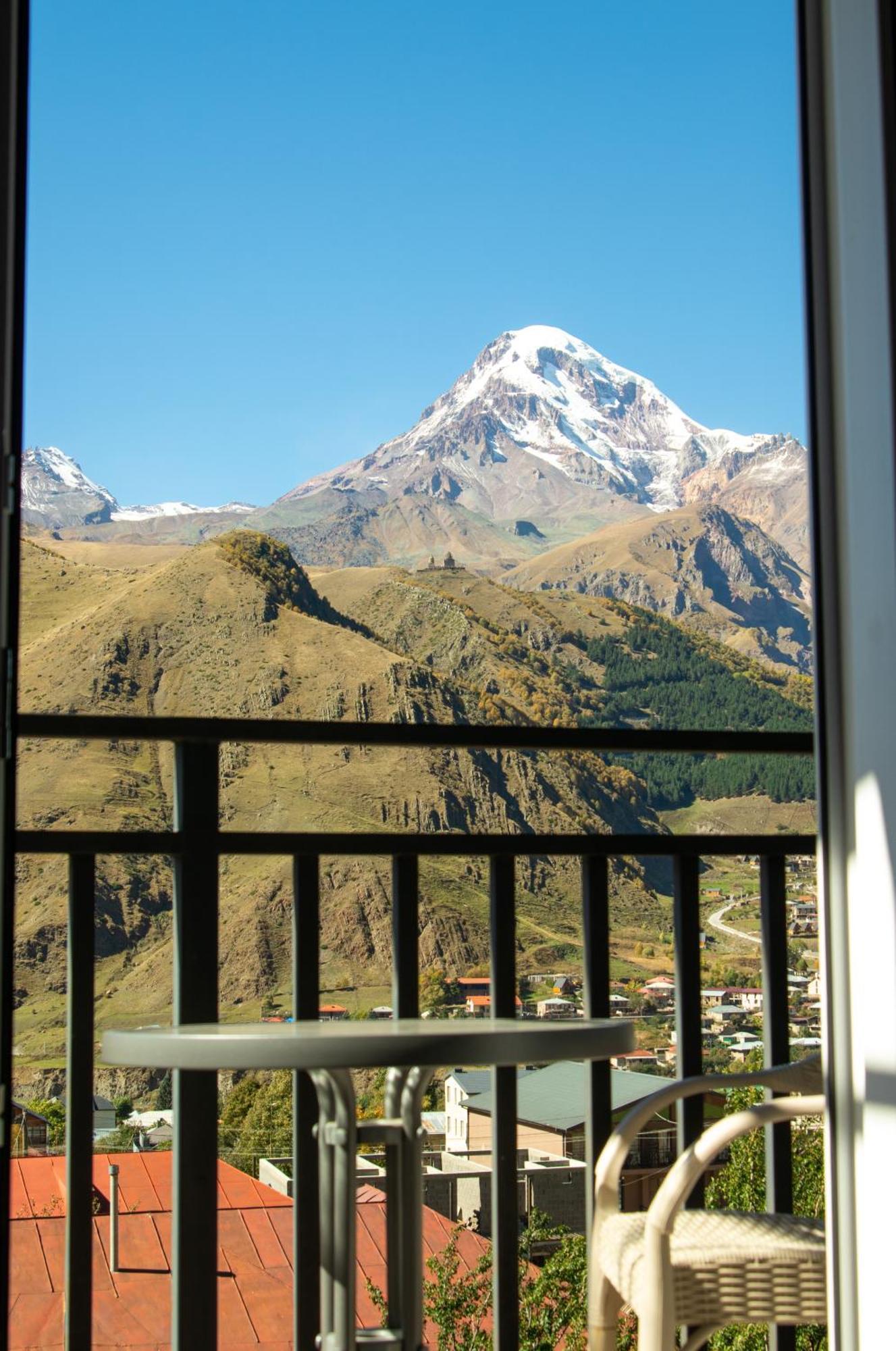 Planet Kazbegi Hotel ภายนอก รูปภาพ